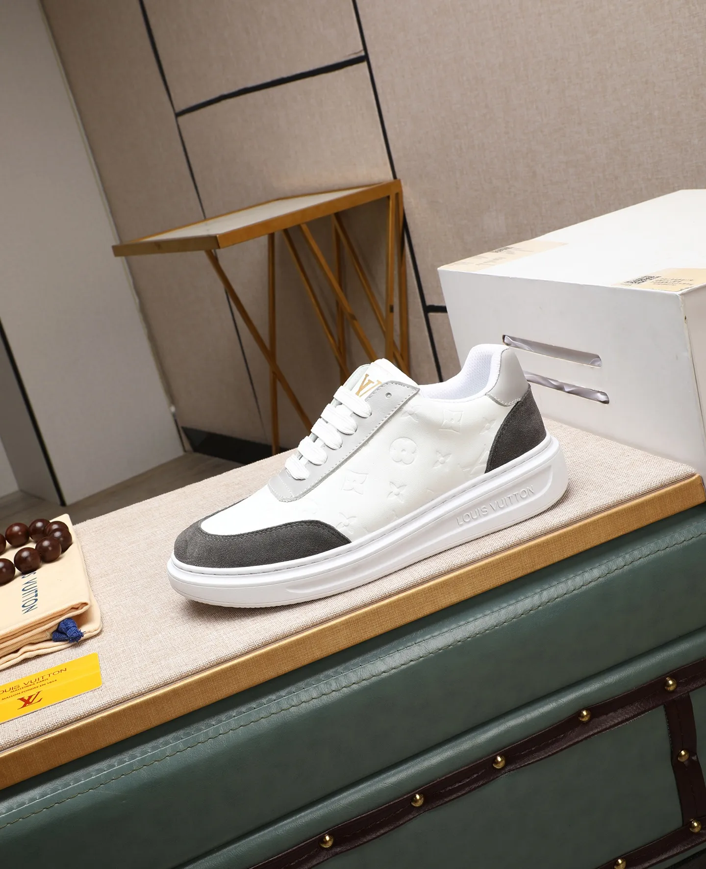 Men's shoes 💰540 📛📛【LOUIS VUITTON】Louis Vuitton new product👟Milan fashion catwalk style🇰🇾🇰🇾LV family logo, celebrity style, a must-have for fashionistas⚠️Classic presbyopia flower➕Water-dyed cow lining➕Special outsole👞Number 38-44 (45 46 custom-made)